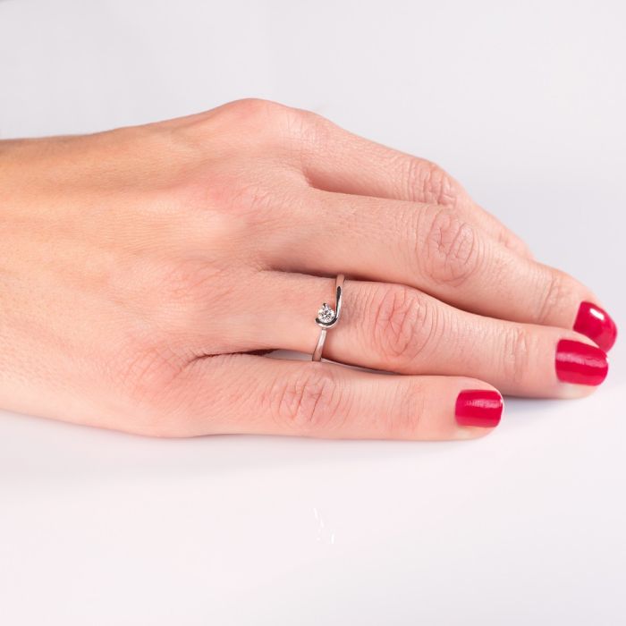 Women engagement ring 18ct with diamond SDK0028