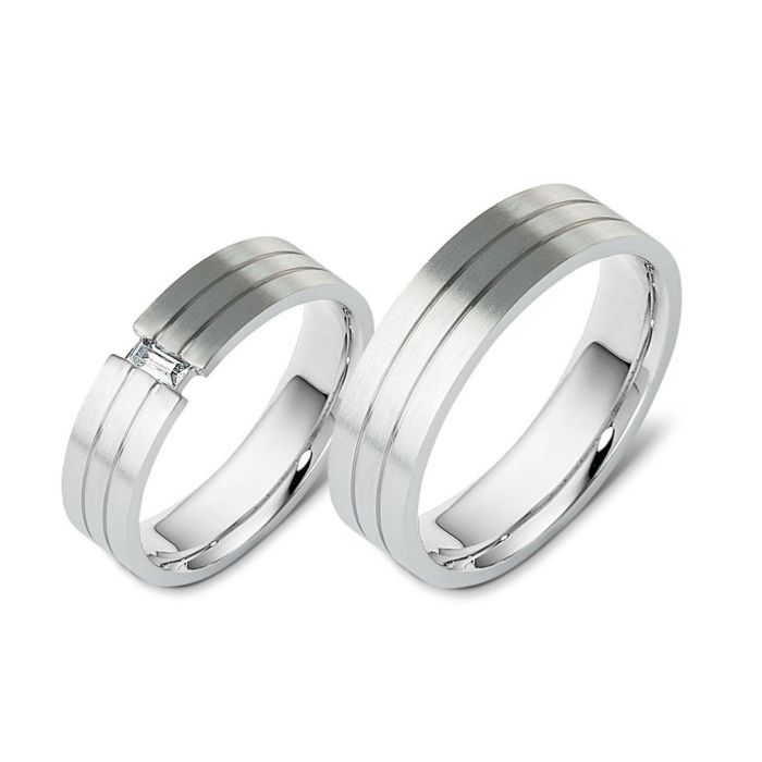 Pair of silver wedding rings E1004