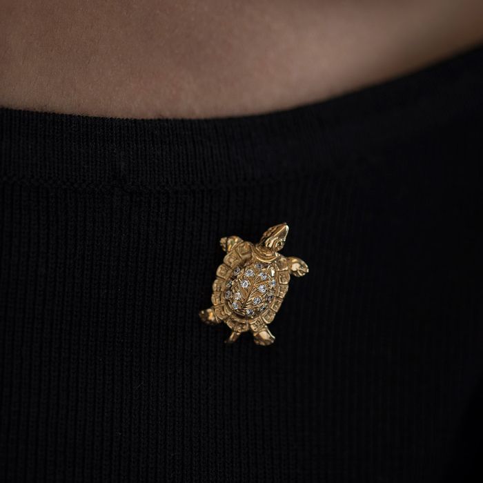 Lapel gold pin 14CT with turtle JFI0010