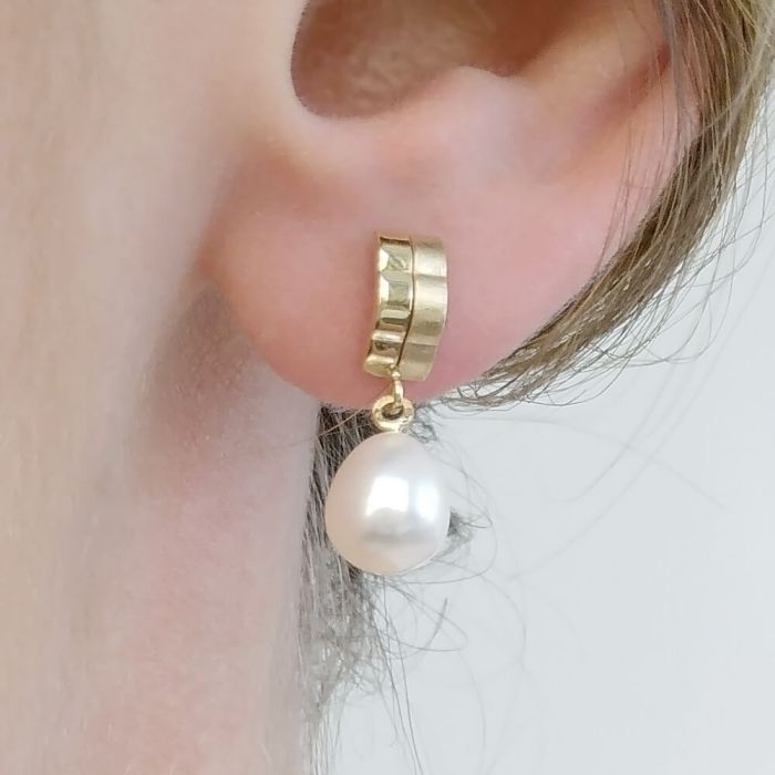 Women gold earrings with pearls Fresh Water Pearl 7,0mm x 9,0mm 14CT ISY0006